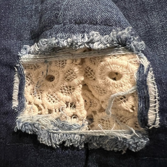 𝅺L&B Mid Wash High Rise Boyfriend Jeans W Crochet Lace-NWT-JEANS JUST DROPPED! - Picture 4 of 7